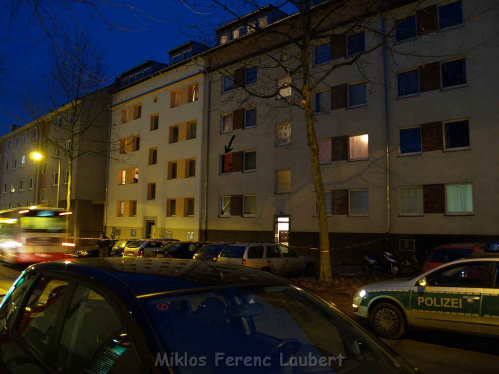 Mann fiel aus Fenster Koeln Hoehenberg OranienstrP07.JPG